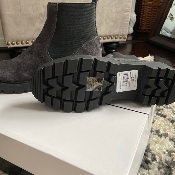 Suede boots - Picture 4 of 5